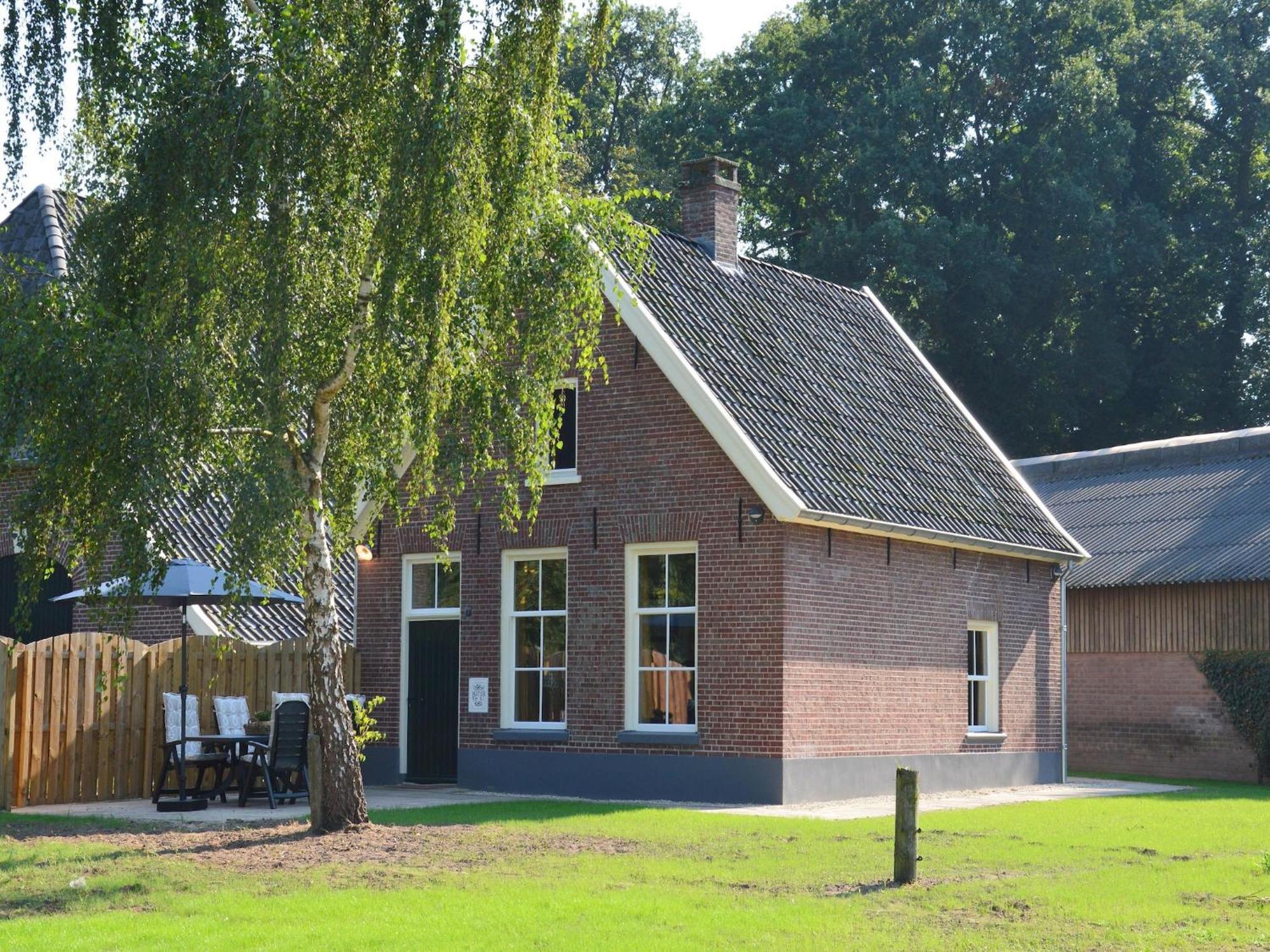 Quaint Farmhouse In Geesteren With Meadow View Buitenkant foto