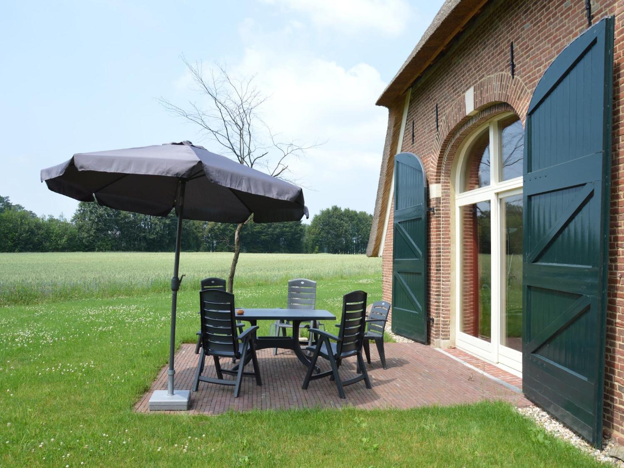 Quaint Farmhouse In Geesteren With Meadow View Buitenkant foto